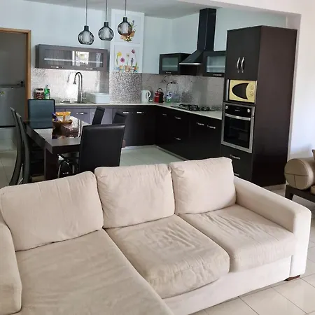 Modern Air-Conditioned 3 Bedroom Apartment On Ground Floor, Fully Equiped With Swimming Pool - Flic En Flac, West Coast - Tranquil Lagoons